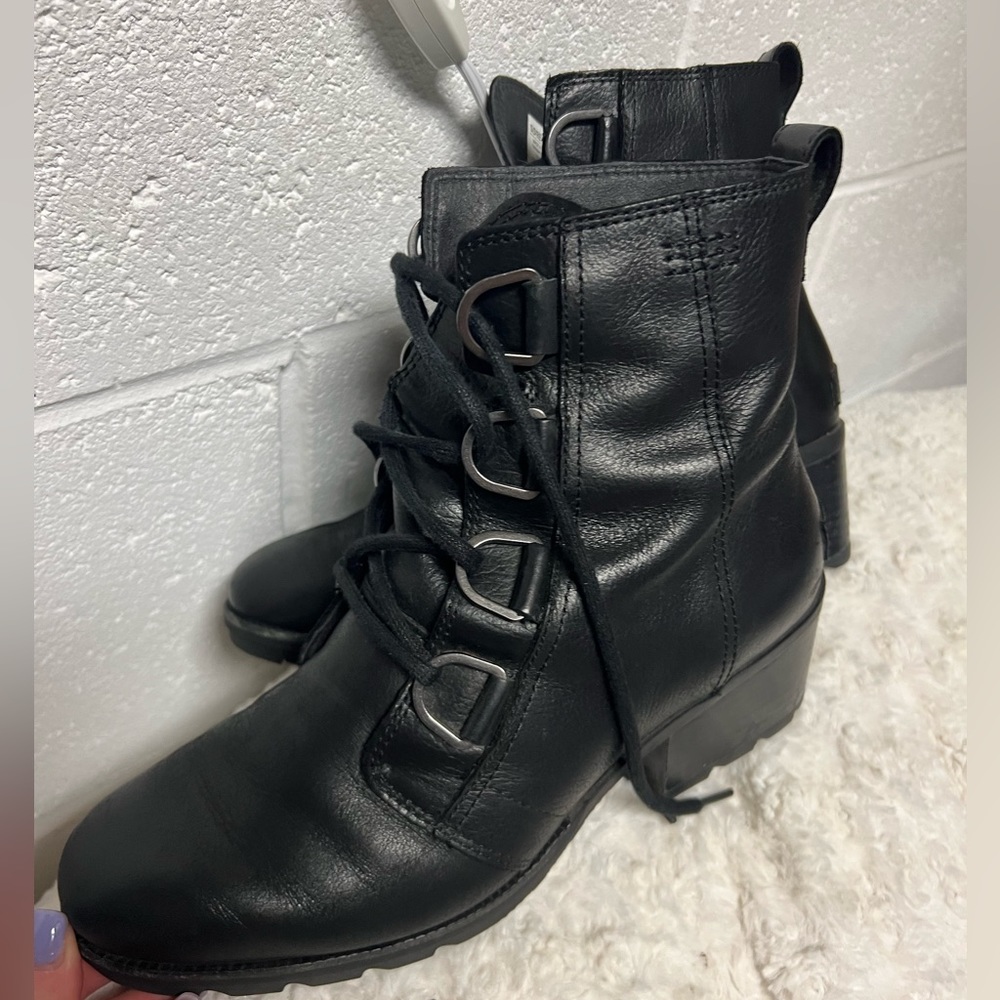 SOREL Women's Cate Lace-up Heel Booties Size 9 Black Leather